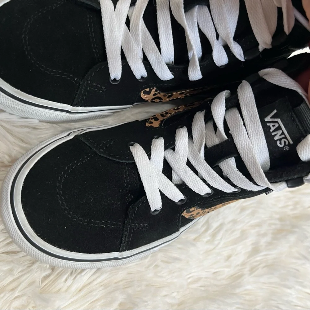 Converse kids‎ hi top sneakers size 2.5